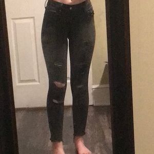 BLACK RIPPED SKINNY JEANS